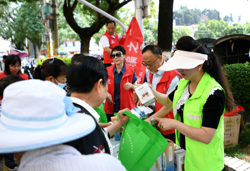 云南昆明市司法局开展禁毒宣传进社区活动提升居民防毒拒毒“免疫力”